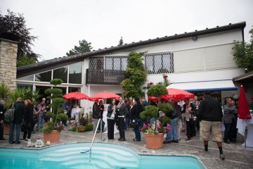 FA-FA118-056 - Familientag 2015 Gruppenbild am Pool.jpg