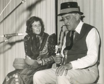 FA-FA125-204 - 3. Familientag 1977 Heidi Killinger und Werner Eckart als Bürgersfrau.jpg