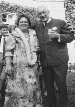 FA-F2403 - 2. Familientag 1967 Harriet Teshima und Werner Eckart.jpg