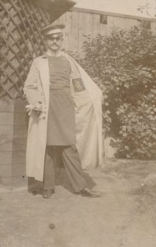 1903 ca F03017 Portraet Otto Eckart in Uniform.jpg