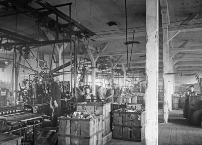 The large hall for producing cans.