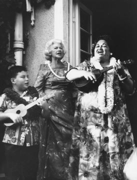 Zweiter Familientag 1967 Yette singt mit Kurt und Harriet Teshima.