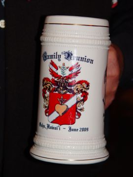 FA-FA127-08 - Hawaiireise OE, BW und HK Bierkrug vom Familientag 2009.jpg