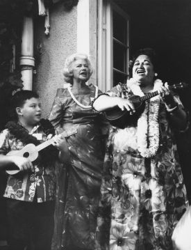 FA-F2358 - 2. Familientag 1967 Yette singt mit Kurt und Harriet Teshima.jpg