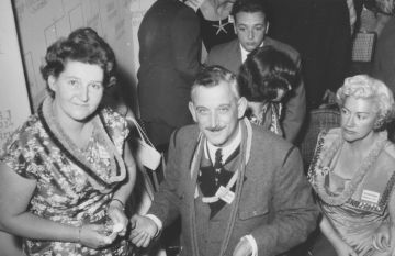 Die drei Gastgeber und VIPs: Anny und Werner Eckart mit Yette Austen.