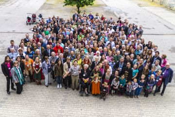 FA-FA118-065 - Familientag 2015 offizielles Gruppenbild.jpg
