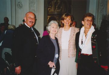 FA-F2412 - 4. Familientag 2004 Gruppenbild.jpg
