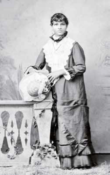 Maria Louisa Eckart geb. Campbell (1862–1908) Maximilian heiratete 1878 Maria Louisa Campbell. Ihr Vater war Däne, die Mutter Hawaiianerin und „königlichen Geblüts“.