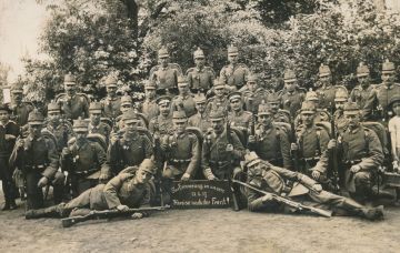 1917 FA73 117 Gruppenbild Soldaten Abreise an die Front.jpg