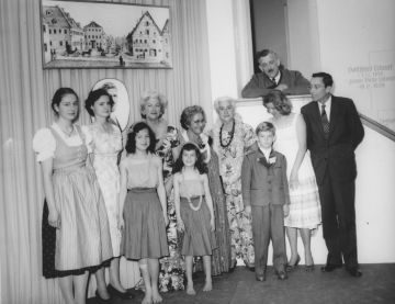 FA-FA6-012 - 1. Familientag 1957 Gruppenbild.jpg