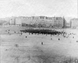 "From the Revolution in Kiel (Wilhelmsplatz)."